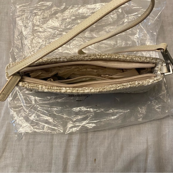 Vintage Kenneth Cole Reaction Cream Evening Clutch - Picture 3 of 4